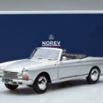 Peugeot 404 Descapotable Plata Norev 1:18 - image 8 of 8
