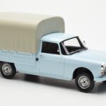 Peugeot 404 Pickup Bache Azul Pastel Otto 1:18 - image 4 of 6