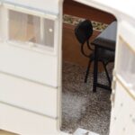 Peugeot 404 Con Caravana Henon Norev 1:18 184837 Metal - image 6 of 7