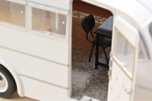 Peugeot 404 Con Caravana Henon Norev 1:18 184837 Metal - imagen 6 de 7