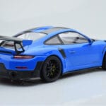 Porsche 911 GT2 RS 991.2 Weissach Package Azul Llantas de Magnesio Negras Minichamps 1:18 - image 2 of 6