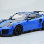 Porsche 911 GT2 RS 991.2 Weissach Package Azul Llantas de Magnesio Negras Minichamps 1:18
