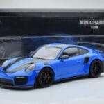 Porsche 911 GT2 RS 991.2 Weissach Package Azul Llantas de Magnesio Negras Minichamps 1:18 - image 6 of 6