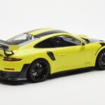 Porsche 911 991.2 GT2 RS Verde Claro Con Llantas De Magnesio Negras Minichamps 1:18 - image 2 of 6
