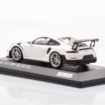 Porsche 911 991.2 GT2 RS Blanco Minichamps 1:43 - image 3 of 4