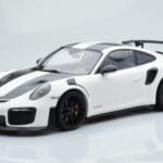 Porsche 911 GT2 RS 991.2 Weissach Package Blanco Llantas de Magnesio Negras Minichamps 1:18