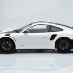 Porsche 911 GT2 RS 991.2 Weissach Package Blanco Llantas de Magnesio Negras Minichamps 1:18 - image 3 of 6