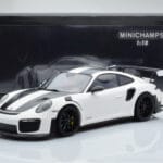 Porsche 911 GT2 RS 991.2 Weissach Package Blanco Llantas de Magnesio Negras Minichamps 1:18 - image 6 of 6