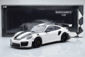 Porsche 911 GT2 RS 991.2 Weissach Package Blanco Llantas de Magnesio Negras Minichamps 1:18 153068309 Metal - imagen 6 de 6