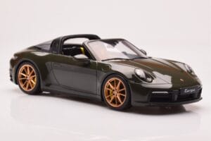 Porsche 911 992 Targa 4S Verde Oliva GT Spirit 1:18 GT438 Resina - imagen 4 de 6