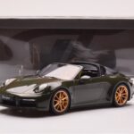 Porsche 911 992 Targa 4S Verde Oliva GT Spirit 1:18 - image 6 of 6