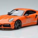 Porsche 911 992 Turbo S China 20th Anniversary Naranja Minichamps 1:18