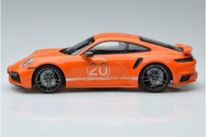 Porsche 911 992 Turbo S China 20th Anniversary Naranja Minichamps 1:18 155069171 Metal - imagen 3 de 6