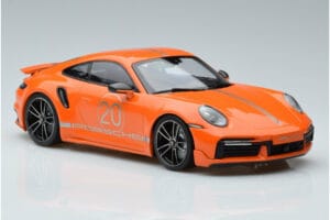 Porsche 911 992 Turbo S China 20th Anniversary Naranja Minichamps 1:18 155069171 Metal - imagen 4 de 6