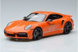 Porsche 911 992 Turbo S China 20th Anniversary Naranja Minichamps 1:18 155069171
