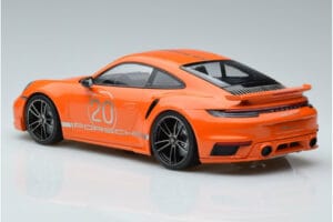 Porsche 911 992 Turbo S China 20th Anniversary Naranja Minichamps 1:18 155069171 Metal - imagen 5 de 6