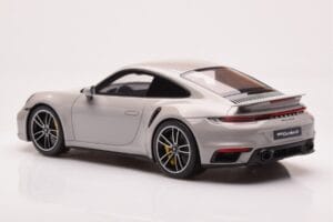 Porsche 911 992 Turbo S Crayon Gris GT Spirit 1:18 GT431 Resina - imagen 5 de 6