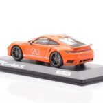Porsche 911 992 Turbo S Gulf Naranja Minichamps 1:43 - image 3 of 4