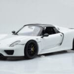 Porsche 918 Spyder Weissach Package Blanco Con Llantas Negras Minichamps 1:18 - image 4 of 9