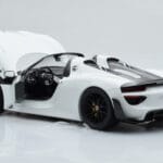 Porsche 918 Spyder Weissach Package Blanco Con Llantas Negras Minichamps 1:18 - image 6 of 9