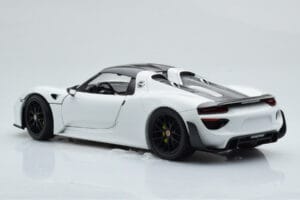 Porsche 918 Spyder Weissach Package Blanco Con Llantas Negras Minichamps 1:18 113062443 Metal - imagen 8 de 9