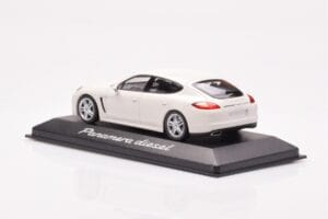 Porsche Panamera 970 Diesel Carrara Blanco Minichamps 1:43 WAP0200090C Metal - imagen 3 de 4