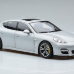 Porsche Panamera 970 Turbo Plata Norev 1:18 - image 5 of 7