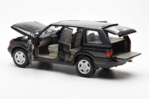 Range Rover P38 4.6 HSE Negro Metálico AUTOart 1:18 70017 Metal - imagen 8 de 9