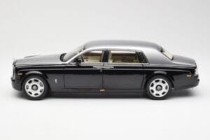 Rolls-Royce Phantom VII EWB Negro y Plata Kyosho 1:18 08841BKS Metal - imagen 4 de 8
