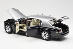 Rolls-Royce Phantom VII EWB Negro y Plata Kyosho 1:18 08841BKS Metal - imagen 5 de 8