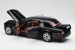 Rolls-Royce Phantom VII EWB Diamond Negro Kyosho 1:18 08841DBK2 Metal - imagen 5 de 8