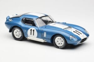 Shelby Daytona Cobra Coupe #11 S. Thompson 24 Hours of Le Mans 1965 CMR 1:18 CMR114 Metal - imagen 6 de 8