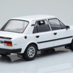 Skoda 130 L Blanco IXO 1:18 - image 2 of 6
