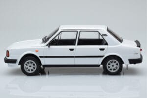 Skoda 130 L Blanco IXO 1:18 18CMC158 Metal - imagen 3 de 6