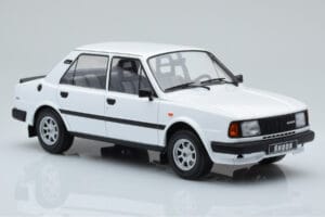 Skoda 130 L Blanco IXO 1:18 18CMC158 Metal - imagen 4 de 6