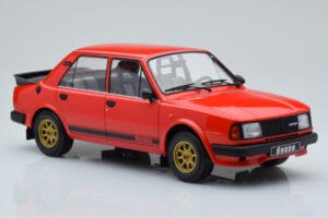 Skoda 130 LR Rojo IXO 1:18 18CMC159 Metal - imagen 4 de 6