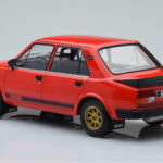 Skoda 130 LR Rojo IXO 1:18 - image 5 of 6