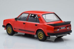 Skoda 130 LR Rojo IXO 1:18 18CMC159 Metal - imagen 5 de 6