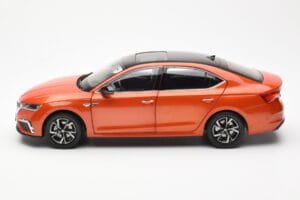 Skoda Octavia Pro Naranja FAW 1:18 ZMR000006ORA Metal - imagen 4 de 8