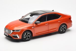 Skoda Octavia Pro Naranja FAW 1:18 ZMR000006ORA