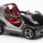 Smart Fortwo Crossblade Descapotable Plata Negro Kyosho 1:18 - image 4 of 6