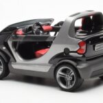Smart Fortwo Crossblade Descapotable Plata Negro Kyosho 1:18 - image 5 of 6