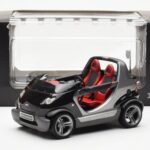 Smart Fortwo Crossblade Descapotable Plata Negro Kyosho 1:18 - image 6 of 6