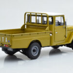 Toyota Land Cruiser 40 4x4 Pickup Oliva Kyosho 1:18 - image 4 of 8