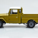 Toyota Land Cruiser 40 4x4 Pickup Oliva Kyosho 1:18 - image 5 of 8