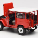 Toyota Land Cruiser FJ40 Van Rojo Kyosho 1:18 08971R - image 5 of 8