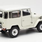 Toyota Land Cruiser FJ40 Van Blanco Kyosho 1:18 08971W - image 3 of 8