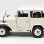 Toyota Land Cruiser FJ40 Van Blanco Kyosho 1:18 08971W - image 4 of 8