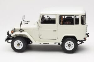 Toyota Land Cruiser FJ40 Van Blanco Kyosho 1:18 08971W Metal - imagen 4 de 8
