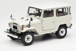 Toyota Land Cruiser FJ40 Van Blanco Kyosho 1:18 08971W